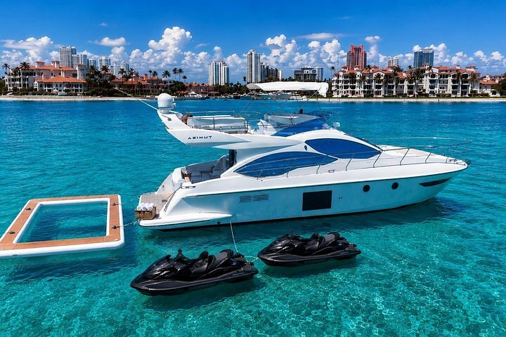 60 Ft Yacht with 2 Jet Skis